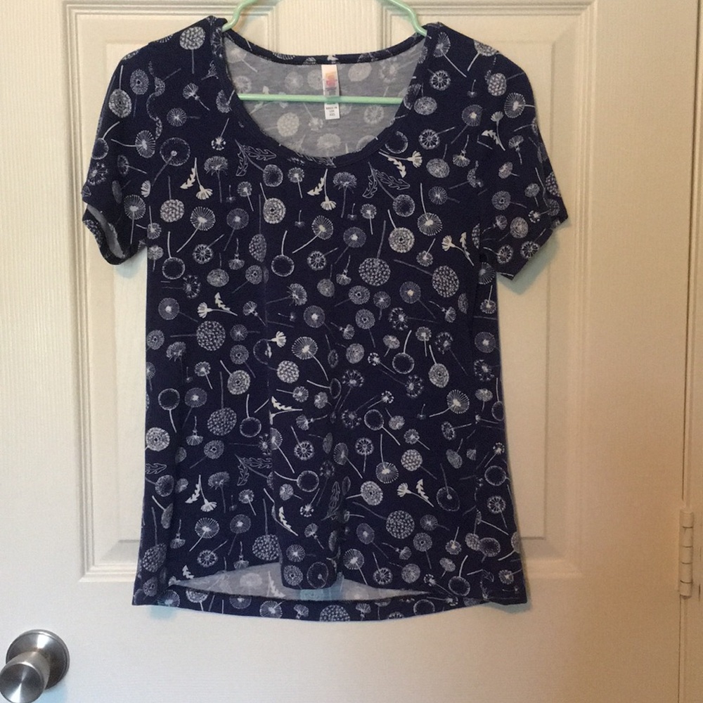 Cute lularoe classic tee